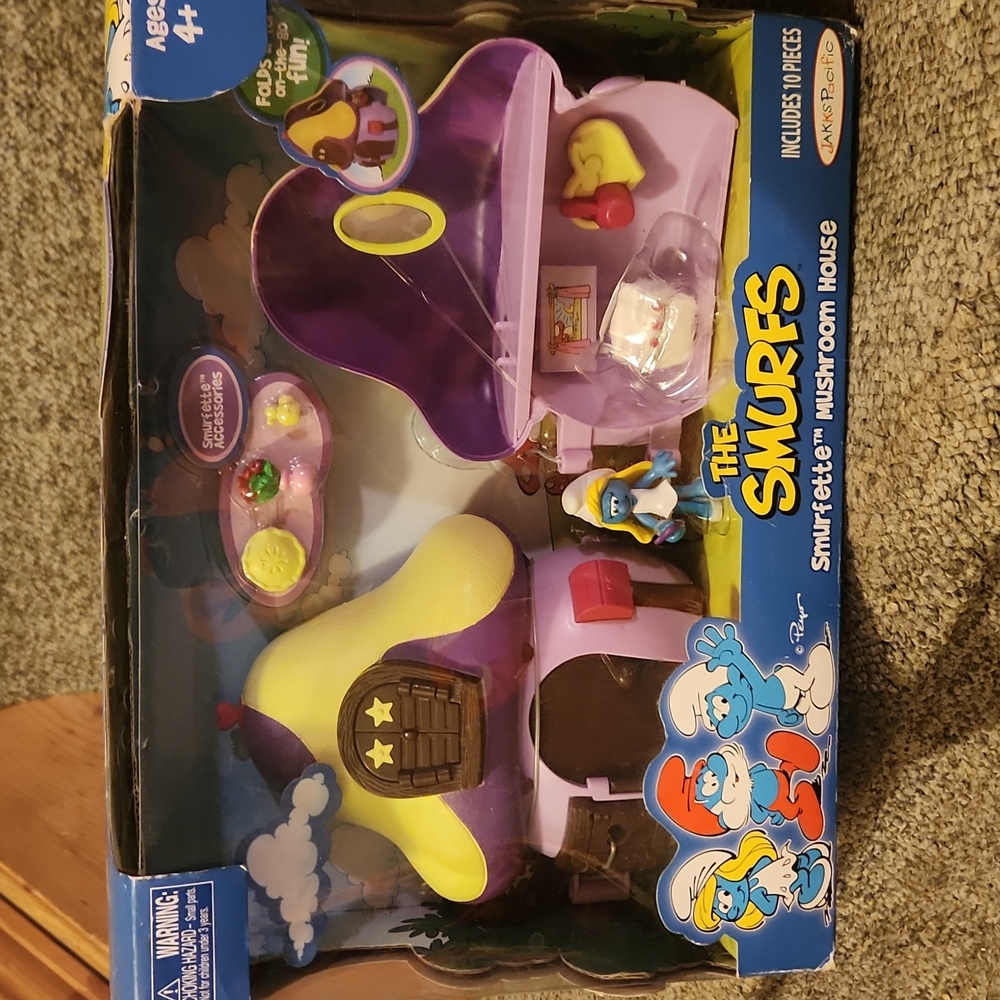 New old stock 2009 Peyo The Smurfs Smurfette and her mushroom house